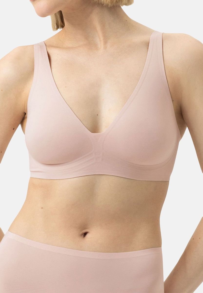 Unsichtbarer Triangel-BH mit breiten Trägern