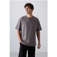 Oversized T-Shirt mit dezenter Stickerei
