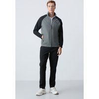 Zweiteiliges Strick-Sportset mit Farbeinsätzen