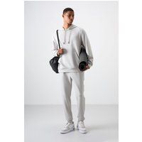 Hoodie und Jogginghose im Comfort Fit