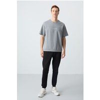 Set aus Oversized T-Shirt und Jogginghose