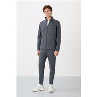 Minimalistisches Set aus Zip-Sweatshirt und Hose