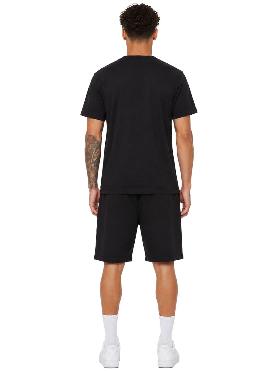 Klassisches Set aus T-Shirt und Shorts