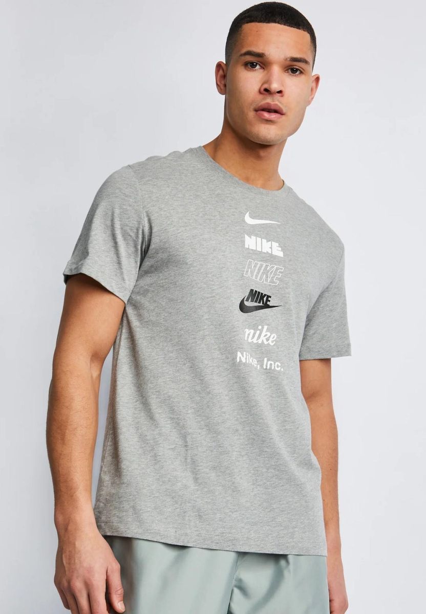 Grafik-T-Shirt mit gestapelten Logos