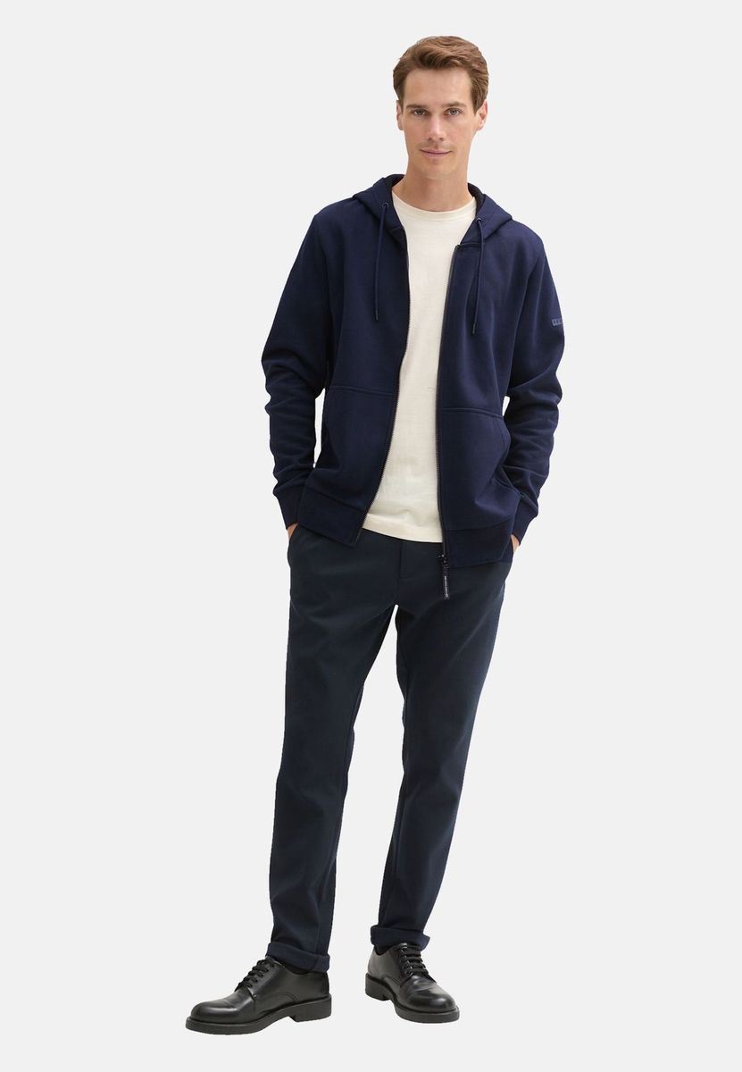 Klassische Kapuzenjacke mit Reißverschluss und Taschen