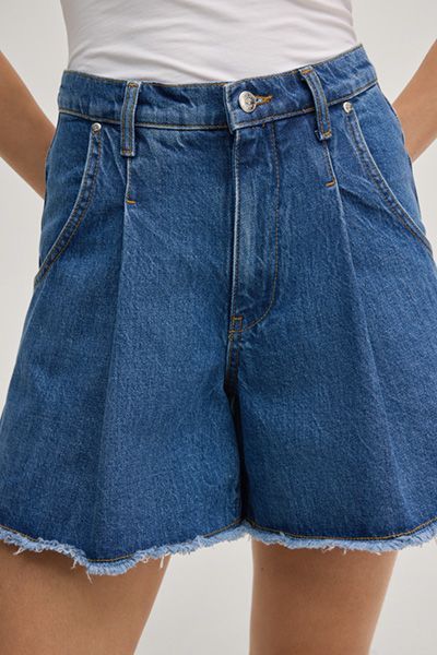 Joop! Esther Jeansshorts mit Bundfalten und ausgefranstem Saum