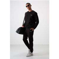 Minimalistisches Sweatshirt und Jogginghosen Set