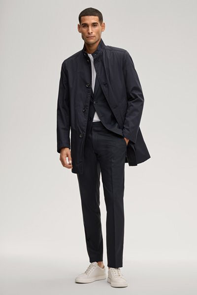 Klassischer marineblauer einreihiger Mac-Mantel