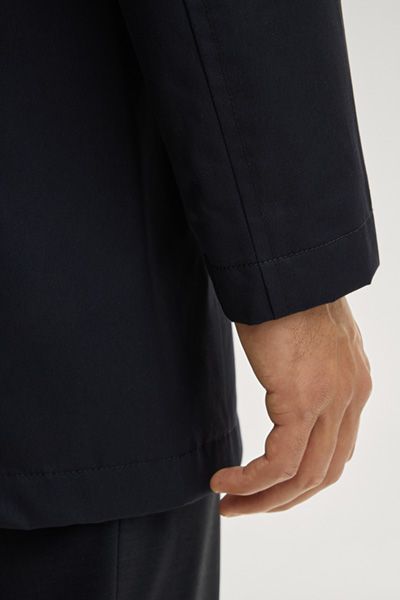 Klassischer marineblauer einreihiger Mac-Mantel