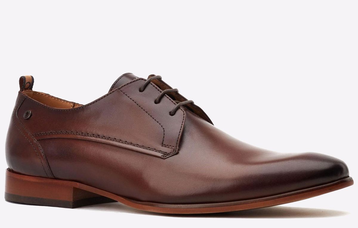 Polierte Schnürschuhe aus Leder