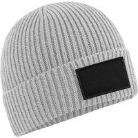 Rippstrick-Beanie mit rechteckigem Patch