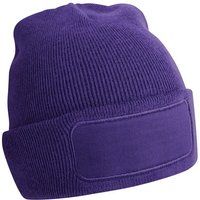Klassische Rippstrick-Beanie mit Aufnäher