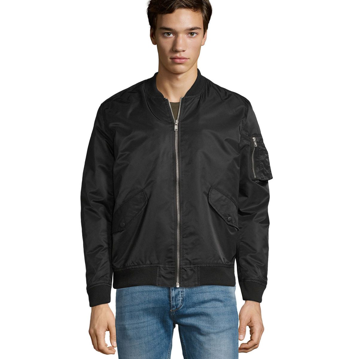 Klassische Bomberjacke im MA-1 Stil