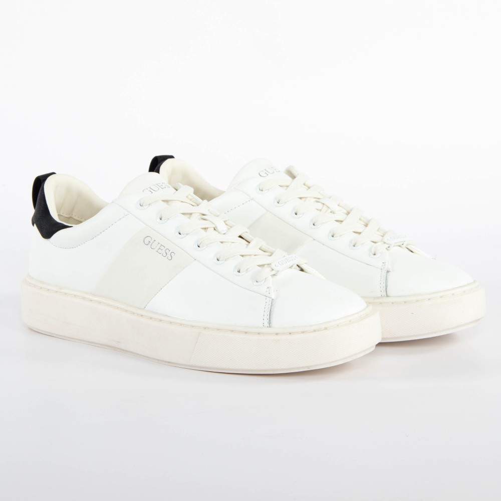 Minimalistische Leder-Sneaker mit Kontrast-Ferse
