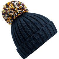 Grobstrick-Beanie mit buntem Bommel