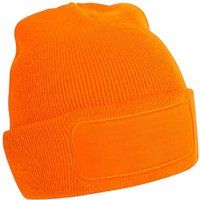 Klassische Rippenstrick-Beanie mit Aufnäher