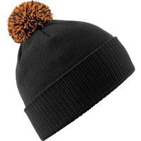 Strickmütze mit Bommel