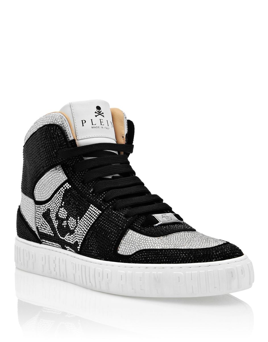 Strassbesetzte High-Tops mit Totenkopf
