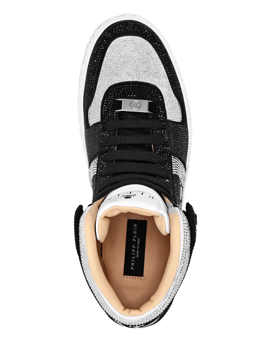 Strassbesetzte High-Tops mit Totenkopf