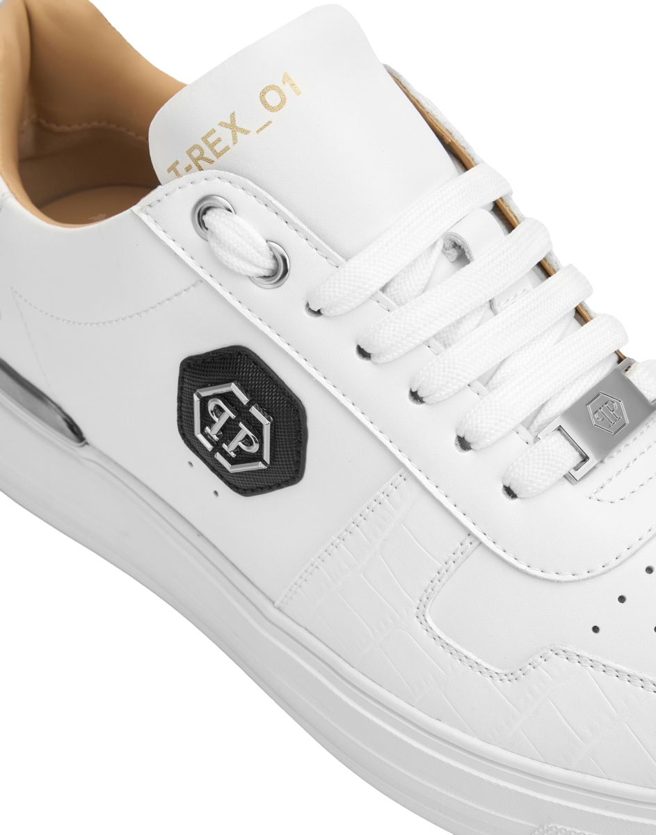 Low-Top Sneaker mit Kroko-Prägung