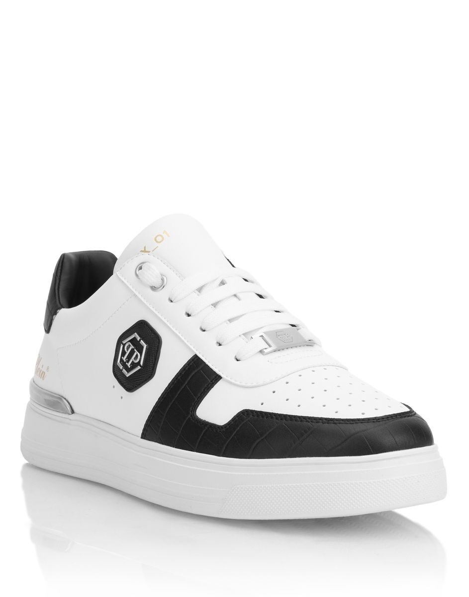 Low-Top Ledersneaker mit Kroko-Prägung