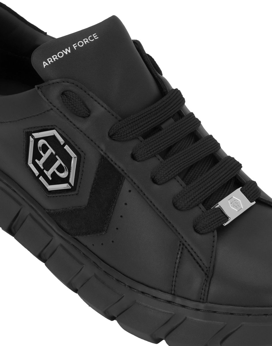 Low-Top-Sneaker mit Hexagon-Logo