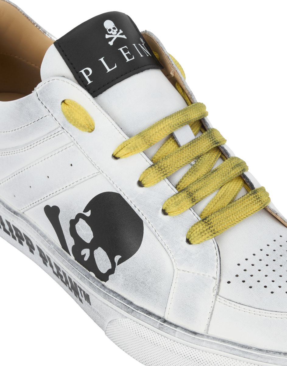 Retrokickz Sneaker mit Totenkopf-Motiv