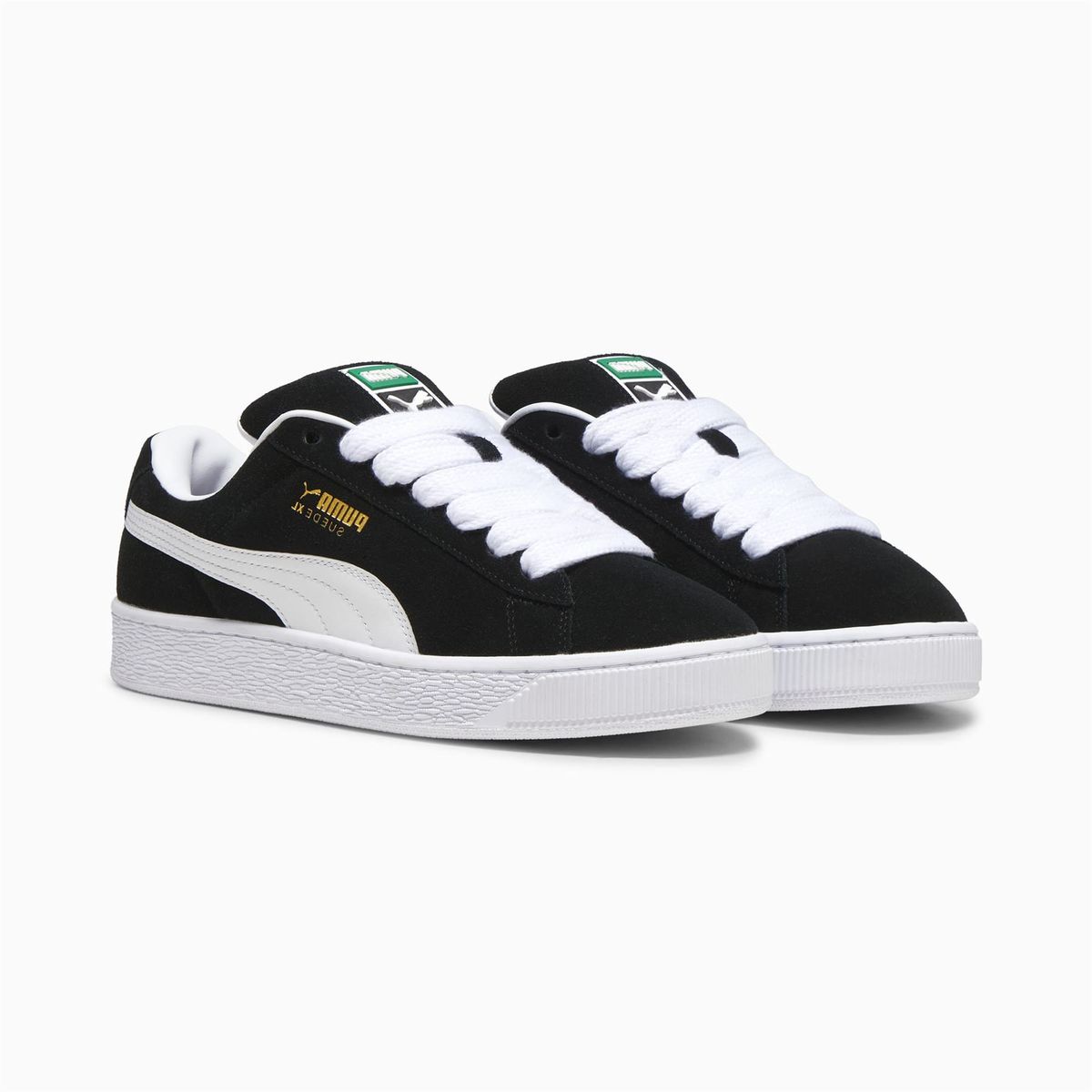 Übergroße Suede-Sneaker mit breiten Schnürsenkeln