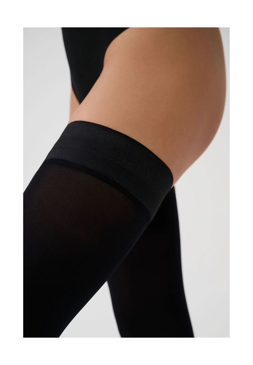 Elegante schwarze halterlose Strümpfe