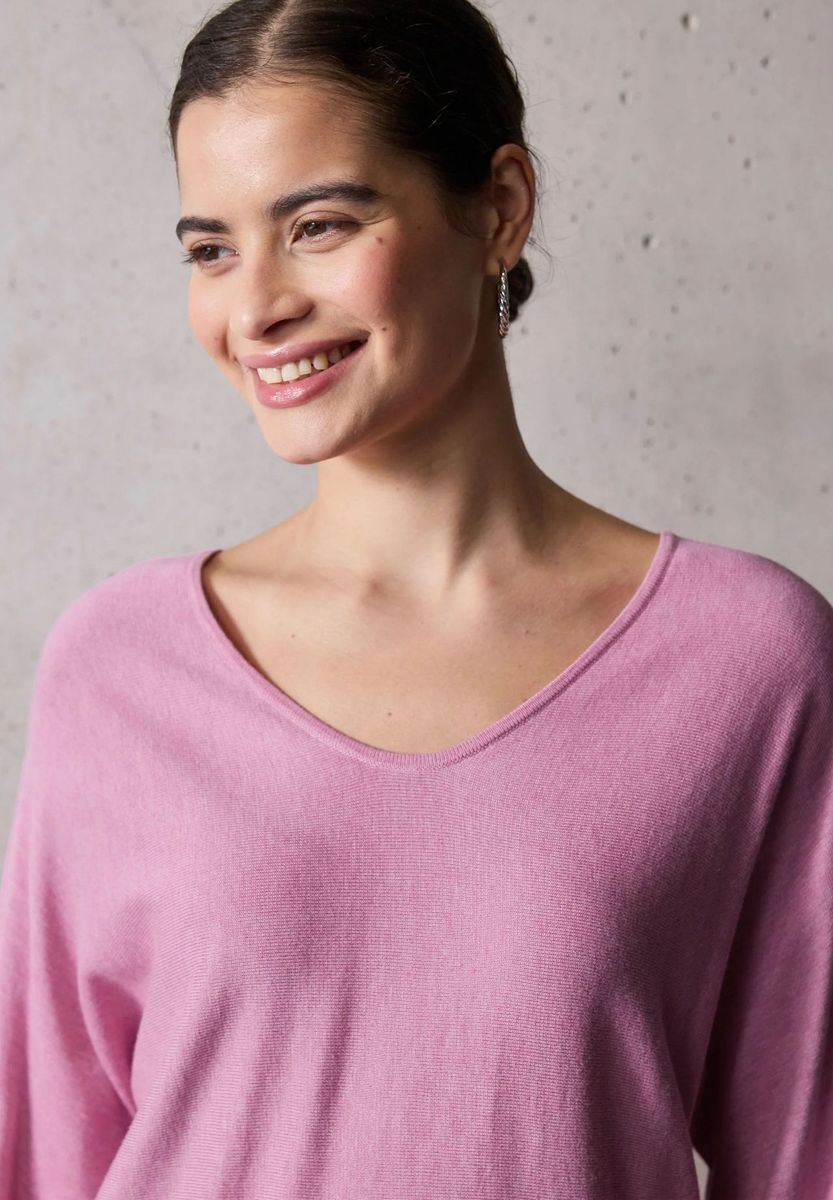 Eleganter Feinstrickpullover mit V-Ausschnitt