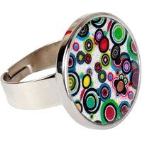 Ring mit künstlerischem Kreismuster
