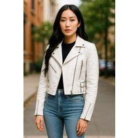 Kurze Lederjacke im Brando-Stil