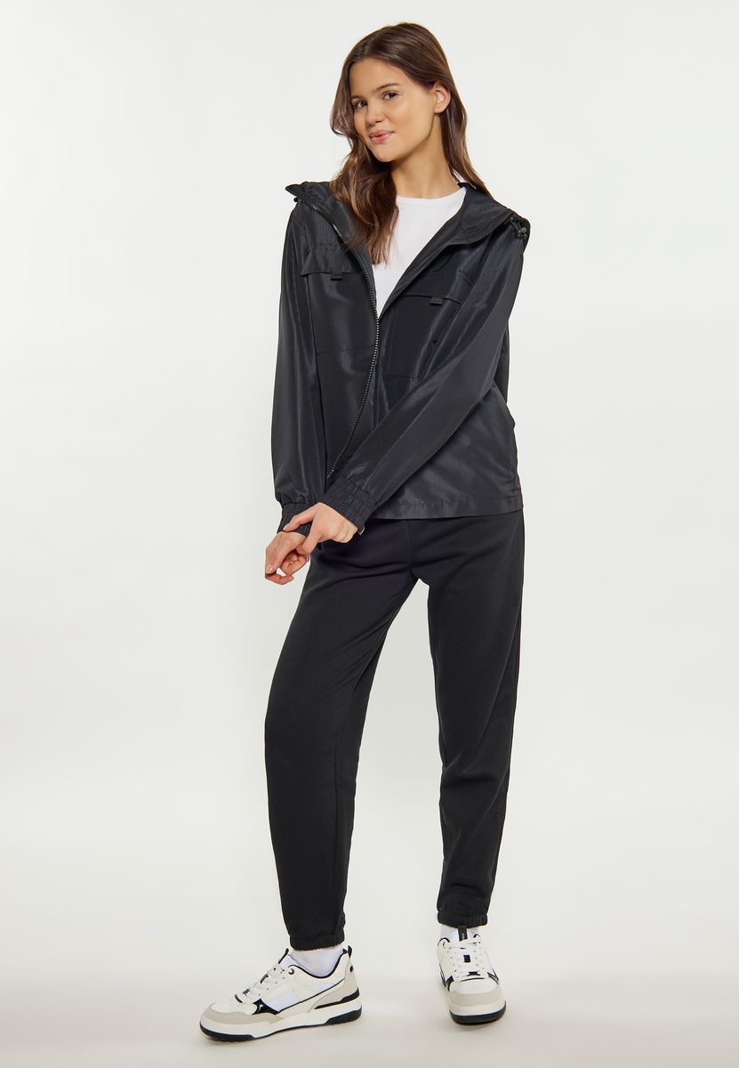 Kapuzen-Windjacke aus Ripstop-Gewebe