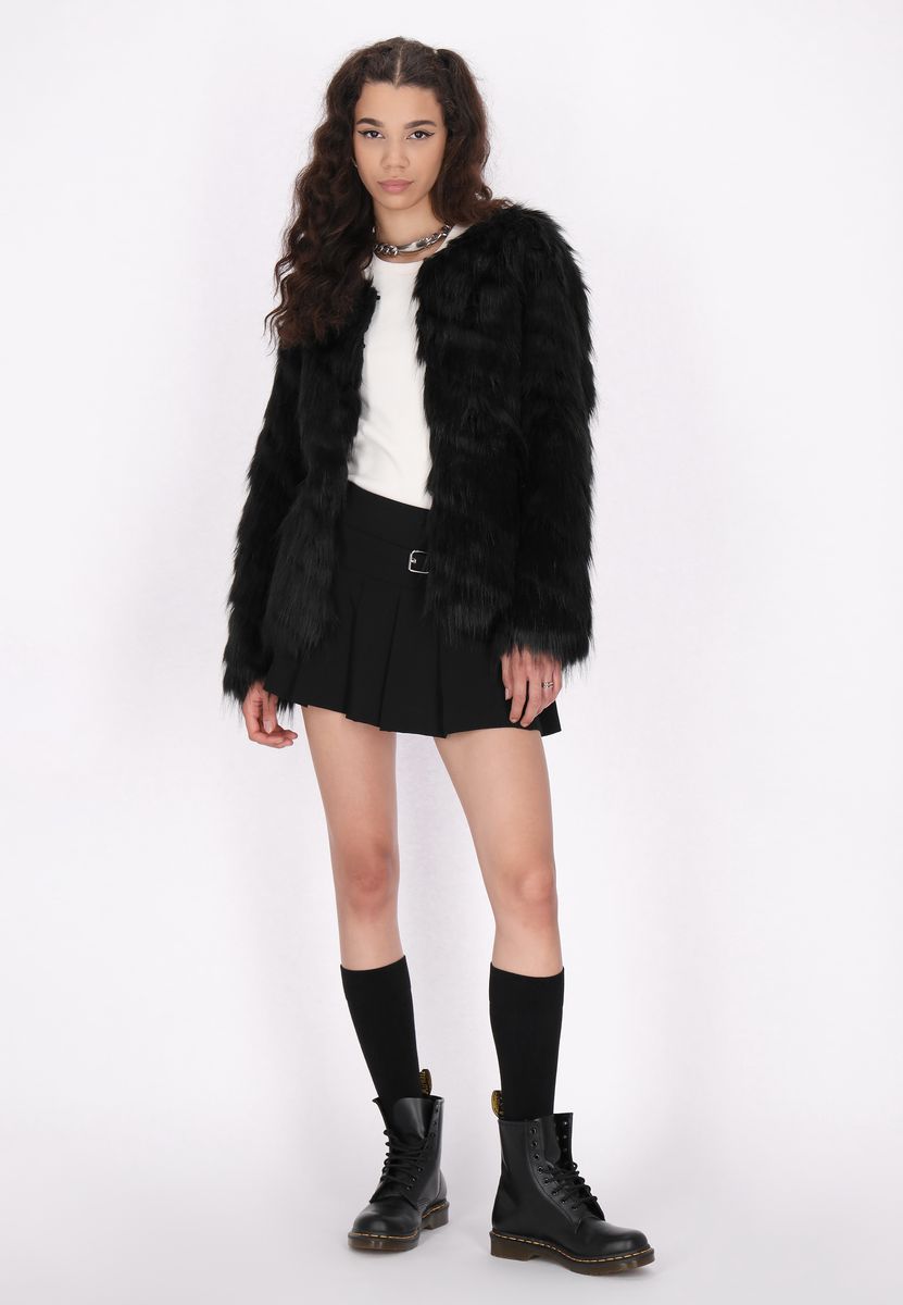 Kragenlose Jacke aus Kunstpelz