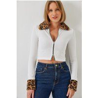 Crop-Top mit Leoparden-Kunstfell-Details