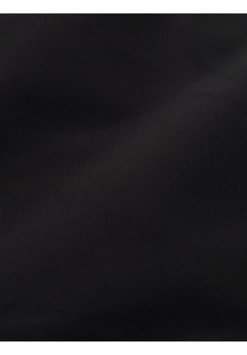 Klassische einfarbige schwarze Bomberjacke