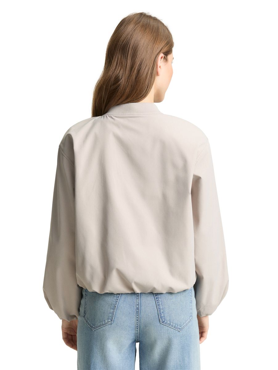 Lässige hellbeige Bomberjacke
