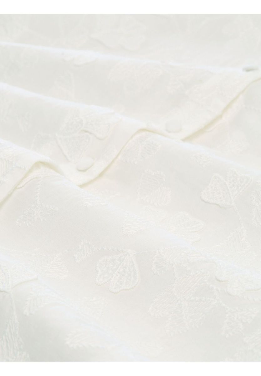 Elegante weiße Hemdbluse mit Knöpfen