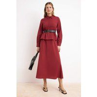 Bescheidenes Hemdkleid mit Schößchen