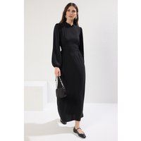 Maxikleid mit seitlicher Schnürung