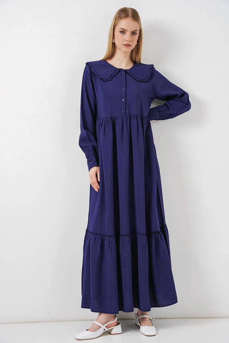 Gestuftes Maxikleid mit Peter-Pan-Kragen