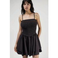 Gesmoktes Stufen-Mini-Trägerkleid