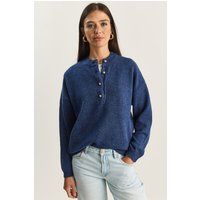 Strickpullover mit dekorativer Knopfleiste