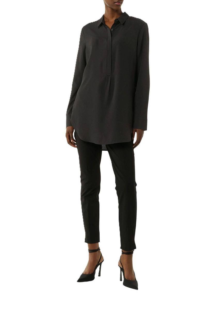 Klassische schwarze Langarmbluse