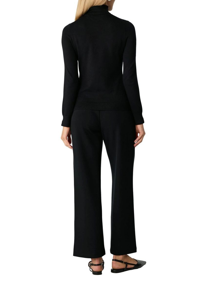 Elegantes, eng anliegendes Rollkragen-Strickoberteil