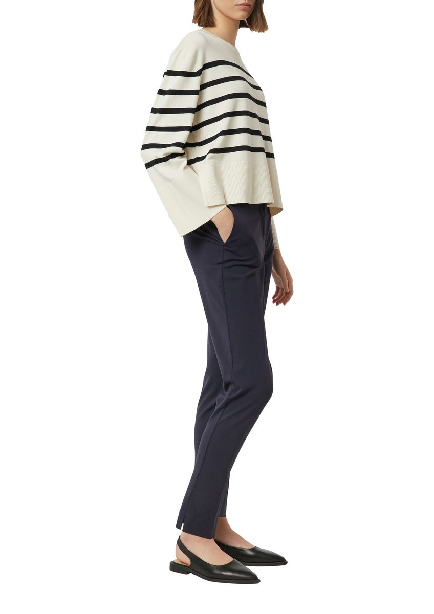 Schmal geschnittene Cropped Hose mit Formbund