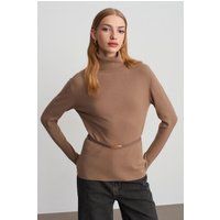 Rollkragenpullover mit passendem Gürtel