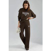 Besticktes Set aus Kapuzenpullover und weiten Hosen