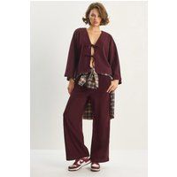 Set aus Bindestrickjacke und weiter Hose
