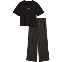 Relaxte T-Shirt- und Polka-Dot-Hose-Kombi